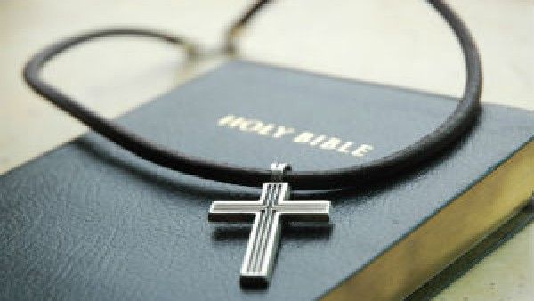 ಕ್ರೈಸ್ತ ಧರ್ಮಕ್ಕೆ ಮತಾಂತರವಾಗಲು ಹೆಂಡತಿಯಿಂದ ಒತ್ತಡ, ದೂರು ನೀಡಿದ ಪತಿ