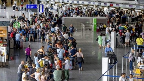 ಭಾರತದಲ್ಲಿ ಕೊರೊನಾ BF7 ಪತ್ತೆ: ಏರ್‌ಫೋರ್ಟ್‌ನಲ್ಲಿ ಪ್ರಯಾಣಿಕರ ತಪಾಸಣೆಗೆ ಸರ್ಕಾರ ಕ್ರಮ?