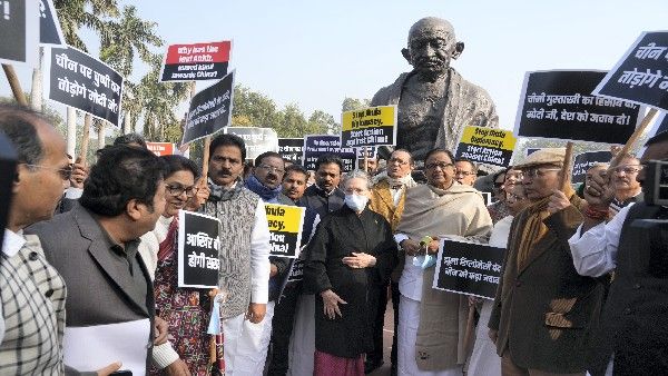 ರೈತರಿಗೆ 56 ಇಂಚಿನ ಎದೆ ತೋರಿಸುವ ಸರ್ಕಾರ, ಚೀನಾಗೆ 0.56 ಇಂಚಿನ ಎದೆ ತೋರಿಸುತ್ತಿದೆ: ಎಎಪಿ ಸಂಸದ