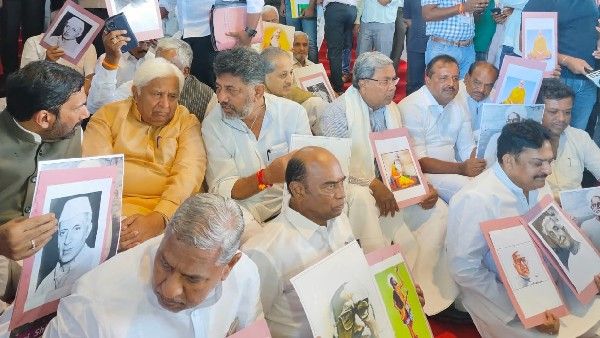 ಸಾವರ್ಕರ್ ಫೋಟೋ ವಿವಾದ: ವಿಧಾನಸಭೆ ಆವರಣದಲ್ಲಿ ಕಾಂಗ್ರೆಸ್ ಪ್ರತಿಭಟನೆ