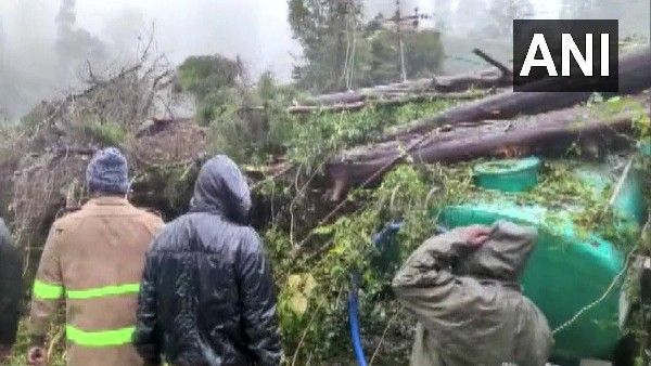 Cyclone Mandous: ಭೀಕರ ಅಲೆಗಳು, ಧರೆಗುರುಳಿದ ಮರಗಳು, ಕೊಚ್ಚಿಹೋದ ಮನೆಗಳು.. ಚಂಡಮಾರುತ ತಂದ ದುರಂತ