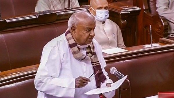 ಕರ್ನಾಟಕ-ಮಹಾರಾಷ್ಟ್ರ ಗಡಿ ವಿಚಾರದಲ್ಲಿ ರಣಹೇಡಿಯಂತೆ ಬಾಲ ಮುದುರಿಕೊಂಡಿರುವ ರಾಜ್ಯ ಸರ್ಕಾರ: ದೇವೇಗೌಡ