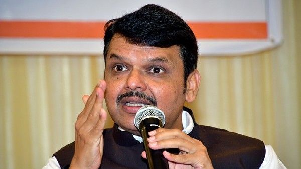 ಸಾವರ್ಕರ್ ಅವರನ್ನು ಅವಮಾನಿಸುವುದನ್ನು ನಿಲ್ಲಿಸಿ: ದೇವೇಂದ್ರ ಫಡ್ನವಿಸ್