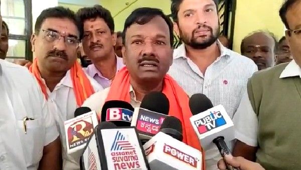 ಸ್ವಾಮೀಜಿಗಳು ಮೀಸಲಾತಿ ಪದದ ಅರ್ಥಕ್ಕೆ ಮಸಿ ಬಳಿಯುತ್ತಿದ್ದಾರೆ- ಕೇಂದ್ರ ಸಚಿವ ನಾರಾಯಣಸ್ವಾಮಿ