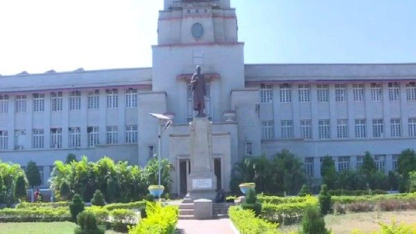 ಧಾರವಾಡಕ್ಕೆ ಮೋದಿ ಬರುವ ಹಿನ್ನೆಲೆ ಹಾಸ್ಟೆಲ್ ಖಾಲಿ ಮಾಡಲು ಸೂಚನೆ; ವಿದ್ಯಾರ್ಥಿಗಳ ಆಕ್ರೋಶ