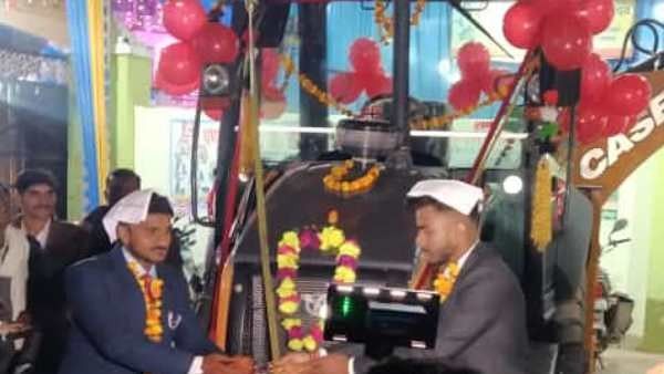 ಮದುವೆ ಮನೆಗೂ ಬಂತು ಬುಲ್ಡೋಜರ್: ಅಳಿಯನಿಗೆ ಮಾವ ಕೊಟ್ಟ ಉಡುಗೊರೆ