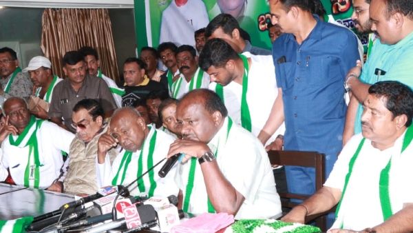 ಜೆಡಿಎಸ್ ಸೇರಿದ ಚಾಮರಾಜಪೇಟೆ ಕಾಂಗ್ರೆಸ್‌ ಮುಖಂಡರು: ಗೆಲ್ಲುವ ವಿಶ್ವಾಸ ವ್ಯಕ್ತಪಡಿಸಿದ ಕುಮಾರಸ್ವಾಮಿ