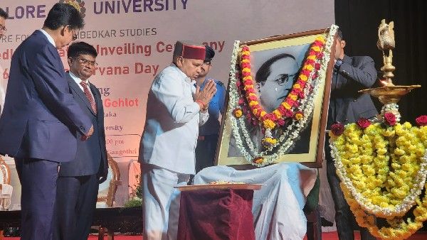 ಮಂಗಳೂರು ವಿಶ್ವವಿದ್ಯಾನಿಲಯದಲ್ಲಿ ಡಾ ಬಿ ಆರ್ ಅಂಬೇಡ್ಕರ್ ಪ್ರತಿಮೆ ಅನಾವರಣ