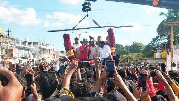 ಮಳ್ಳವಳ್ಳಿಯಲ್ಲಿ ವೇದ ಚಿತ್ರತಂಡಕ್ಕೆ ಭರ್ಜರಿ ಸ್ವಾಗತ, ಅಭಿಮಾನಿಗಳಿಗೆ ಶಿವಣ್ಣ ಹೇಳಿದ್ದೇನು?