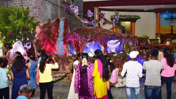 ಸಕ್ಕರೆ ನಾಡಿನಲ್ಲಿ ಕ್ರಿಸ್‌ಮಸ್ ಆಚರಣೆಯ ರಂಗು, ಇಲ್ಲಿದೆ ವಿವರ