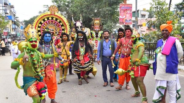 ಸಕ್ಕರೆ ನಾಡು ಮಂಡ್ಯದಲ್ಲಿ ಜಾನಪದ ಜಾತ್ರೆಯ ವೈಭವ, ಗಮನ ಸೆಳೆದ ಕಲಾತಂಡಗಳು