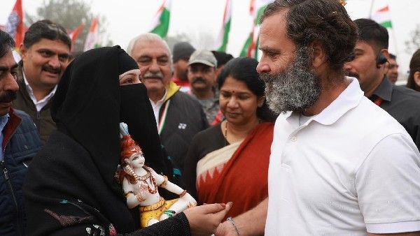ಭಾರತ್‌ ಜೋಡೋ ಯಾತ್ರೆಯಲ್ಲಿ ರಾಹುಲ್‌ ಗಾಂಧಿಗೆ ಶಿವನ ವಿಗ್ರಹ ನೀಡಿದ ಮುಸ್ಲಿಂ ಮಹಿಳೆ