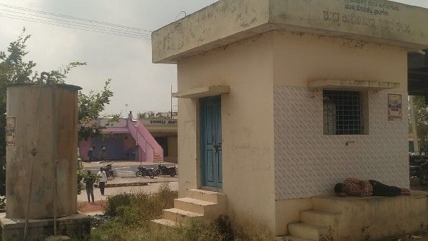 ರಾಯಚೂರು ಎಪಿಎಂಸಿಯಲ್ಲಿ ಮೂಲಸೌಕರ್ಯಗಳ ಕೊರತೆ, ರೈತರ ಆಕ್ರೋಶ