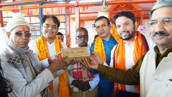 ರಾಮ ಮಂದಿರಕ್ಕೆ ಬೆಳ್ಳಿ ಇಟ್ಟಿಗೆ ಸಮರ್ಪಿಸಿದ ರಾಮನಗರ ಜಿಲ್ಲಾ ಉಸ್ತುವಾರಿ ಸಚಿವ ಮತ್ತು ಭಕ್ತರು