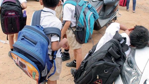 ಜಾರ್ಖಂಡ್: ವಿದ್ಯಾರ್ಥಿಯ ಬ್ಯಾಗ್‌ನಲ್ಲಿ ಪಿಸ್ತೂಲ್ ಪತ್ತೆ: ಇಬ್ಬರ ಬಂಧನ