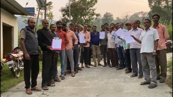 ರಸ್ತೆ ದುರಸ್ತಿ ಮಾಡದ ಜನಪ್ರತಿನಿಧಿಗಳು: ಹಾಡುಗಾರು ಗ್ರಾಮಸ್ಥರಿಂದ ಮತದಾನ ಬಹಿಷ್ಕಾರದ ಎಚ್ಚರಿಕೆ