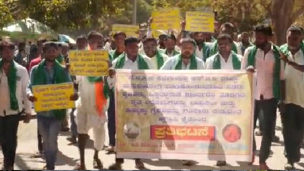 ಆರ್‌ಟಿಐ ಕಾರ್ಯಕರ್ತರ ವಿರುದ್ಧ ಸಿಡಿದೆದ್ದ ಭೂಮಿ ಕಳೆದುಕೊಂಡ ರೈತರು