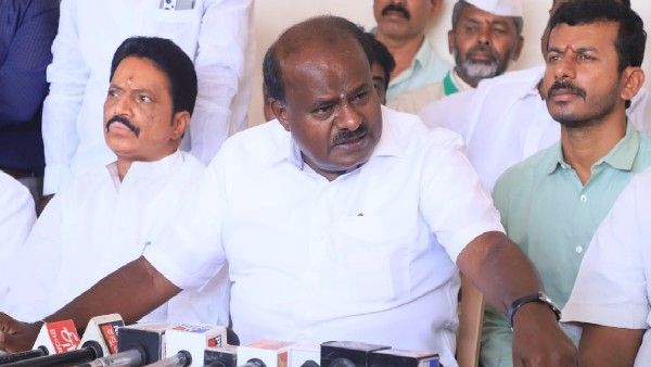 ಕಳಪೆ ಊಟದ ವಿರುದ್ಧ ಪ್ರತಿಭಟನೆ; ಬಳ್ಳಾರಿಯಲ್ಲಿ ಎಸ್‌ಟಿ ಎಸ್‌ಸಿ ವಿದ್ಯಾರ್ಥಿಗಳು ಹಾಸ್ಟೆಲ್‌ನಿಂದ ಹೊರಕ್ಕೆ, ಜೆಡಿಎಸ್ ಆಕ್ರೋಶ