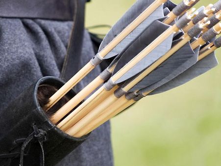 ಹ್ಯಾಂಡ್‌ಸ್ಟ್ಯಾಂಡ್ ಮೂಲಕ ಕಾಲಿನಿಂದ ಬಾಣ ಬಿಟ್ಟ ಯುವತಿ: ವಿಡಿಯೋ ವೈರಲ್