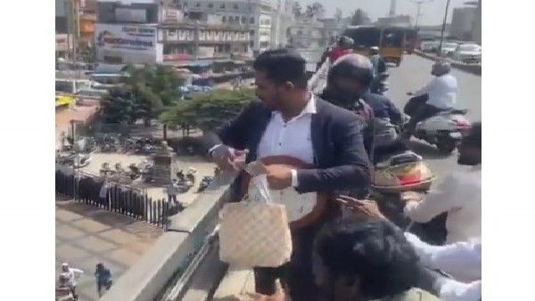 Bengaluru KR Market: ಫ್ಲೈಓವರ್‌ನಿಂದ ದುಡ್ಡು ಎಸೆದವ ಕೊರೊನಾ ವೇಳೆ 'ಬಿಕ್ಷೆ ಬೇಡಿದ್ದ'