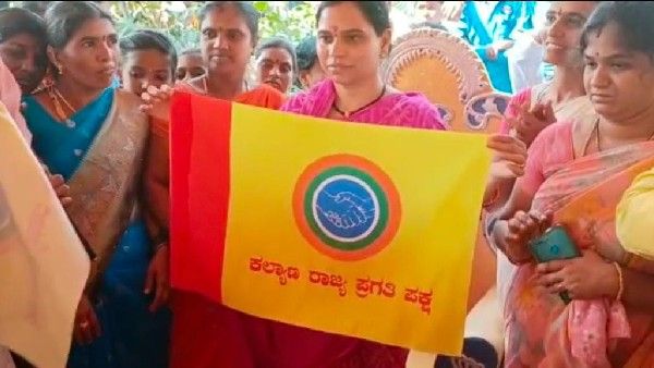 ಗಾಲಿ ಜನಾರ್ದನ್‌ ರೆಡ್ಡಿ ನೂತನ ಪಕ್ಷದ ಬಾವುಟ ಬಿಡುಗಡೆ