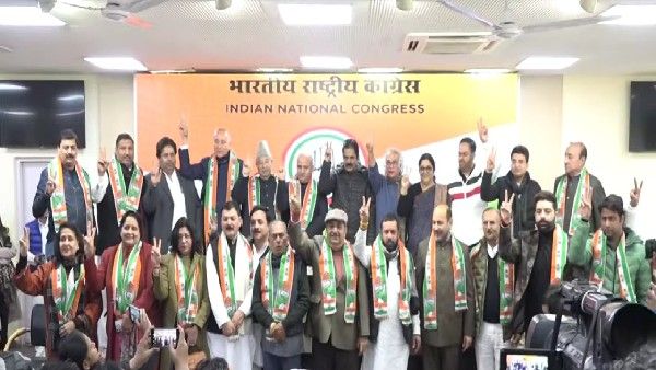 ಜಮ್ಮು ಮತ್ತು ಕಾಶ್ಮೀರ : ಕಾಂಗ್ರೆಸ್ ಪಕ್ಷಕ್ಕೆ ವಾಪಸ್ ಆದ 17 ನಾಯಕರು
