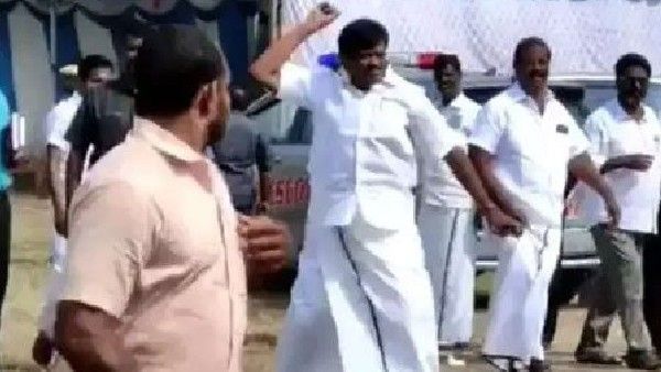 ಚೆನ್ನೈ: ಕುರ್ಚಿ ತರಲು ವಿಳಂಬ: ಕಾರ್ಯಕರ್ತರ ಮೇಲೆ ಕಲ್ಲು ಎಸೆದ ಡಿಎಂಕೆ ಸಚಿವ