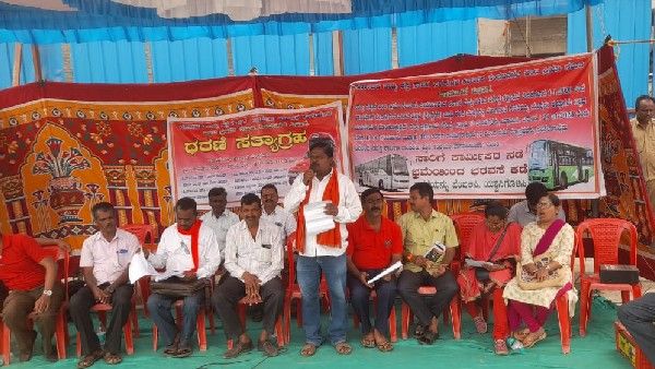 ದಾವಣಗೆರೆಯಲ್ಲಿ ಕೆಎಸ್‌ಆರ್‌ಟಿಸಿ ನೌಕರರ ಧರಣಿ ಸತ್ಯಾಗ್ರಹ: ಸರ್ಕಾರದ ಮುಂದಿಟ್ಟ ಬೇಡಿಕೆಗಳೇನು..?