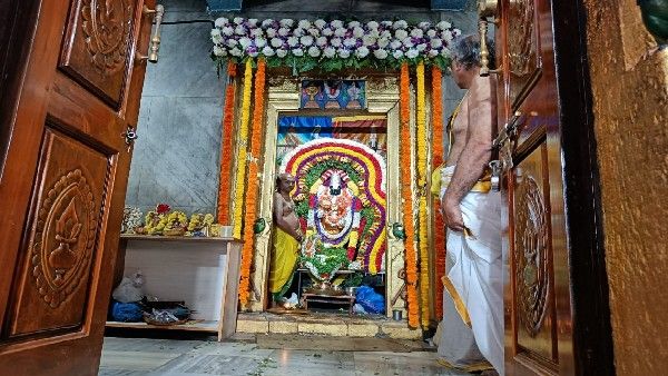 ಬೆಣ್ಣೆನಗರಿಯಲ್ಲಿ ವೈಕುಂಠ ಏಕಾದಶಿ ಸಡಗರ: ವೆಂಕಟೇಶ್ವರ ಸನ್ನಿಧಾನದಲ್ಲಿ ನೆರೆದ ಭಕ್ತಗಣ