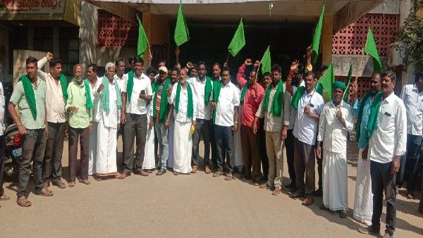 ಪಹಣಿ ಬೆಲೆ ಹೆಚ್ಚಳ; ದಾವಣಗೆರೆಯಲ್ಲಿ ಸರ್ಕಾರದ ವಿರುದ್ಧ ರೈತ ಸಂಘ ಪ್ರತಿಭಟನೆ 