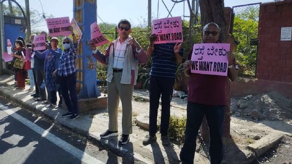 Ejipura flyover: ರಸ್ತೆ ಇಲ್ಲ, ವೋಟು ಇಲ್ಲ; ಈಜಿಪುರ ಮೇಲ್ಸೇತುವೆಗಾಗಿ ಕೋರಮಂಗಲ ನಿವಾಸಿಗಳ ಪ್ರತಿಭಟನೆ