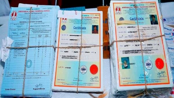 Fake marks card: ನಕಲಿ ಅಂಕಪಟ್ಟಿ ಮಾರಾಟ ಜಾಲ; 15 ವಿಶ್ವವಿದ್ಯಾಲಯಗಳ ಸಾವಿರಾರು ಅಂಕಪಟ್ಟಿಗಳು!