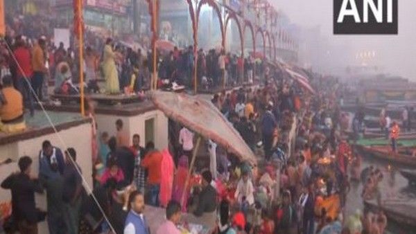 Makar Sankranti: ಗಂಗೆಯಲ್ಲಿ ಪವಿತ್ರ ಸ್ನಾನ ಮಾಡಿದ ಭಕ್ತರು