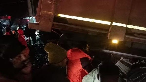 ಲಕ್ನೋದಲ್ಲಿ ಭೀಕರ ಅಪಘಾತ: ಪಾದಚಾರಿಗಳಿಗೆ ಡಿಕ್ಕಿ ಹೊಡೆದ ಟ್ರಕ್- ಆರು ಮಂದಿ ಸಾವು