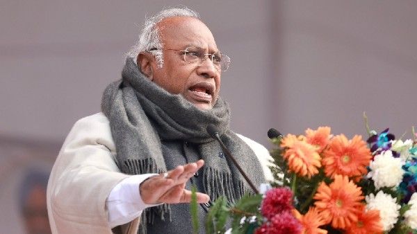 ರಾಮ ಮಂದಿರ ಉದ್ಘಾಟನೆ ಘೋಷಣೆ ಮಾಡಲು ನೀವು ಪೂಜಾರಿಯಲ್ಲ: ಅಮಿತ್ ಶಾ ವಿರುದ್ಧ ಮಲ್ಲಿಕಾರ್ಜುನ ಖರ್ಗೆ ವಾಗ್ದಾಳಿ