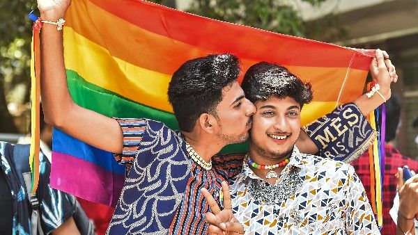 ಸಲಿಂಗ ವಿವಾಹ: ಕಾನೂನು ಮಾನ್ಯತೆ ಕೋರಿದ್ದ ಎಲ್ಲಾ ಮನವಿಗಳನ್ನು ತನಗೆ ವರ್ಗಾಯಿಸಿಕೊಂಡ ಸುಪ್ರೀಂ