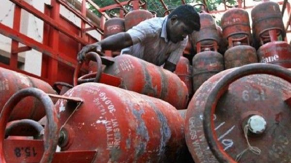 LPG price hike: ಕೇಂದ್ರದ ಹೊಸ ವರ್ಷದ ಉಡುಗೊರೆ ಎಂದ ಕಾಂಗ್ರೆಸ್‌