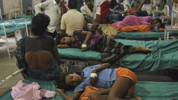 ಮಧ್ಯಾಹ್ನದ ಬಿಸಿಯೂಟದಲ್ಲಿ ಹಾವು: 30 ಮಕ್ಕಳು ಅಸ್ವಸ್ಥ, ಘಟನೆಗೆ ತೀವ್ರ ಆಕ್ರೋಶ