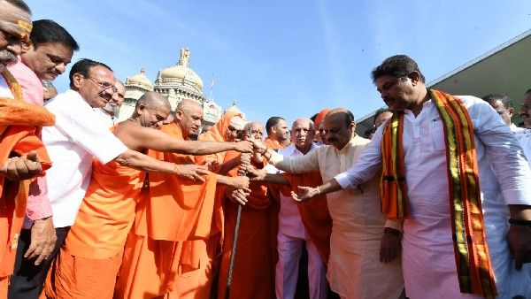 ವಿಧಾನಸೌಧ ಆವರಣದಲ್ಲಿ ಬಸವಣ್ಣ- ಕೆಂಪೇಗೌಡರ ಪುತ್ಥಳಿ: ಭೂಮಿ ಪೂಜೆ ನೆರವೇರಿಸಿದ ಸಿಎಂ ಬೊಮ್ಮಾಯಿ