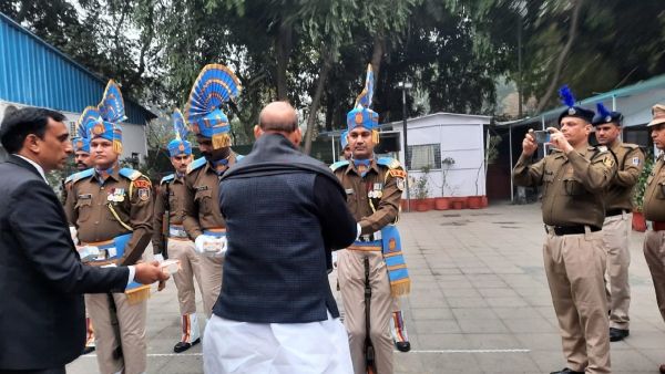 74th Republic day 2023: ಪಾಕಿಸ್ತಾನದ ಪಡೆಗಳಿಗೆ ಸಿಹಿ ಹಂಚಿದ ಭಾರತ !