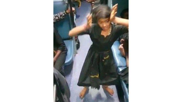 ಹುಬ್ಬಳ್ಳಿ: ರೈಲಿನಲ್ಲಿಯೇ ಅಯ್ಯಪ್ಪನ ಹಾಡಿಗೆ ಭರತನಾಟ್ಯ ಮಾಡಿದ ಬಾಲಕಿ, ವಿಡಿಯೋ ವೈರಲ್‌