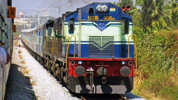 Mumbai-Surathkal train; ವಿಶೇಷ ರೈಲು ವೇಳಾಪಟ್ಟಿ, ನಿಲ್ದಾಣಗಳು 