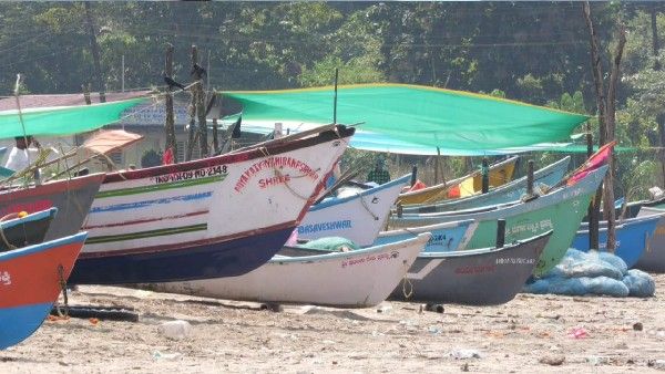 ಅಧಿಕಾರಿಗಳ ಮಲತಾಯಿ ಧೋರಣೆ ಆರೋಪ: ಸಾಂಪ್ರದಾಯಿಕ ಮೀನುಗಾರಿಕೆಗೆ ಹೊಡೆತ