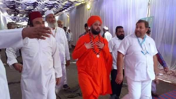 ಮಸೀದಿಗೆ ತೆರಳಿ ಪ್ರಾರ್ಥನೆ ವೀಕ್ಷಿಸಿದ ಸ್ವಾಮೀಜಿ: ಹಿಂದೂ ಮುಸ್ಲಿಂ ಸೌಹಾರ್ದತೆಗೆ ಸಾಕ್ಷಿಯಾದ ಸಹಸ್ರಮಾನೋತ್ಸವ