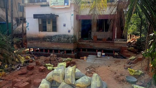 ಮನೆಗೆ ನುಗ್ಗುತ್ತಿದ್ದ ಮಳೆ ನೀರು: ಕಟ್ಟಿದ ಮನೆಯನ್ನೇ ಎತ್ತರಕ್ಕೇರಿಸಿ ಅಚ್ಚರಿ ಮೂಡಿಸಿದ ಖಾಸಗಿ ಕಂಪನಿ