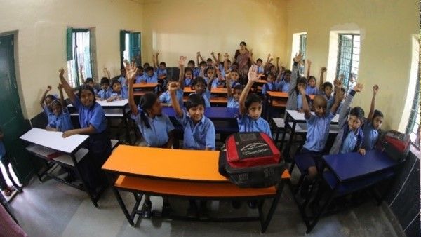 ಪ್ಲಾಸ್ಟಿಕ್ ತ್ಯಾಜ್ಯ ಮರುಬಳಕೆ: 1000 ಬೆಂಜ್, ಡೆಸ್ಕ್‌ ಸರ್ಕಾರಿ ಶಾಲೆಗೆ ವಿತರಣೆ