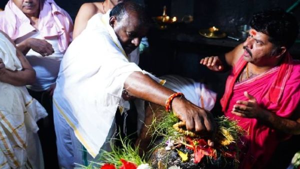 ಶುಭ ಶಕುನವೇ? ಎಚ್‌ಡಿಕೆ ಪೂಜೆ ಸಲ್ಲಿಸುವ ವೇಳೆ ಪುಷ್ಪ ಪ್ರಸಾದ ಕೊಟ್ಟ ಗೋಕರ್ಣ ಗಣಪತಿ!