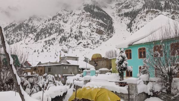 Himachal Snowfall: ಹಿಮಾಚಲದ 216 ಮಾರ್ಗಗಳಲ್ಲಿ ಸಂಚಾರ ಸ್ಥಗಿತ- ಸಿಕ್ಕಿಬಿದ್ದ ಪ್ರವಾಸಿಗರು!