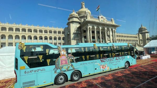 KSRTC ಅಂಬಾರಿ ಉತ್ಸವಕ್ಕೆ ಬೊಮ್ಮಾಯಿ ಚಾಲನೆ: ಮಹಿಳೆ-ವಿದ್ಯಾರ್ಥಿನಿಯರಿಗೆ ಉಚಿತ ಬಸ್ ವಿತರಣೆಗೆ ಸೂಚನೆ