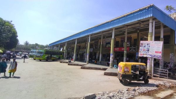 ಅವ್ಯವಸ್ಥೆಯ ಆಗರವಾದ ಚಿಕ್ಕಬಳ್ಳಾಪುರ ಖಾಸಗಿ ಬಸ್ ನಿಲ್ದಾಣ
